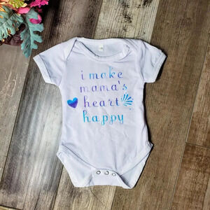 Cricut Baby Girls Bodysuit "i make mama's heart happy" White Blue Purple 0-3M